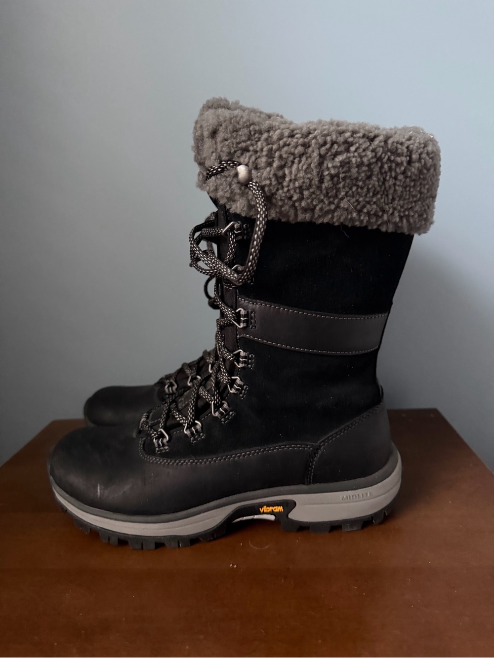 Eddie Bauer Black Winter Lace-Up Boots with Gray Shearling Cuff